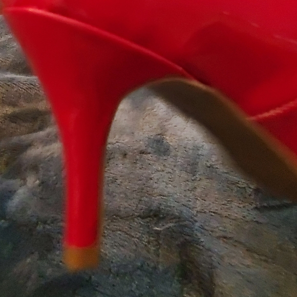 Red open toe pumps with box.  Worn once to a wedding. - Picture 8 of 11